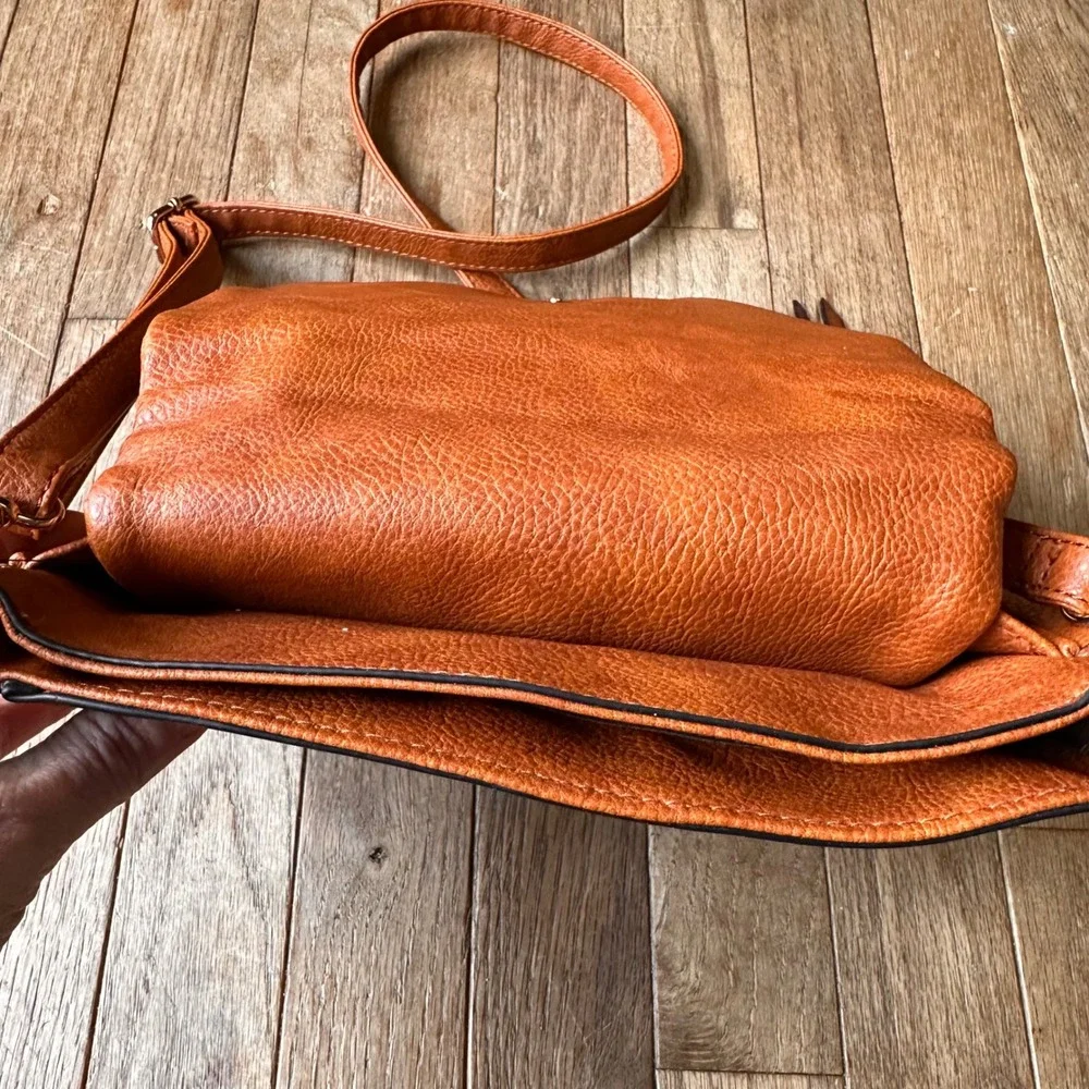 Vegan Leather Brown Crossbody Bag Womens Small Modern Casual Boho Minimalist‎